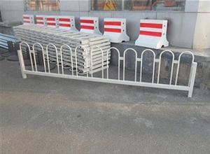 河北路通交通设施厂 公路护栏的高清图鉴与安全守护